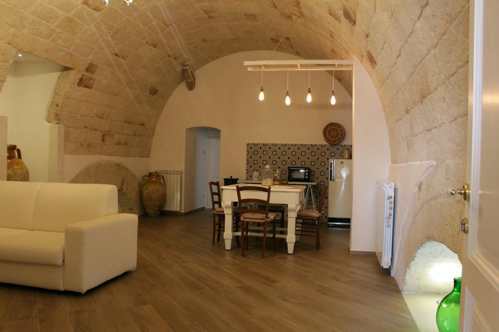 מונופולי Palazzo Manfredi - Bed And Breakfast מראה חיצוני תמונה