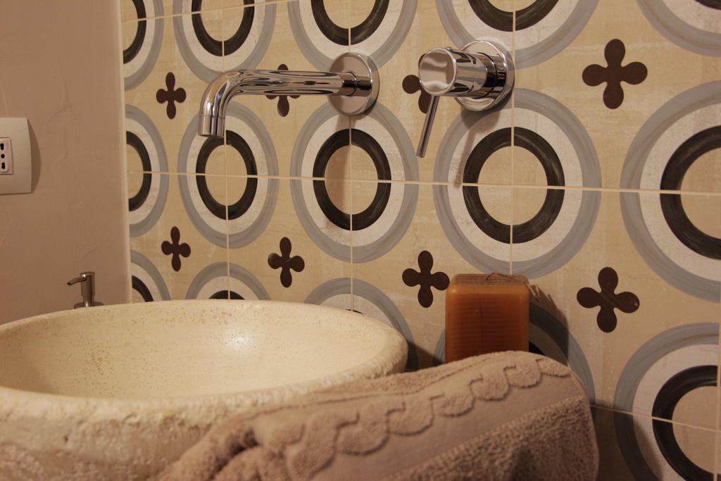 מונופולי Palazzo Manfredi - Bed And Breakfast מראה חיצוני תמונה